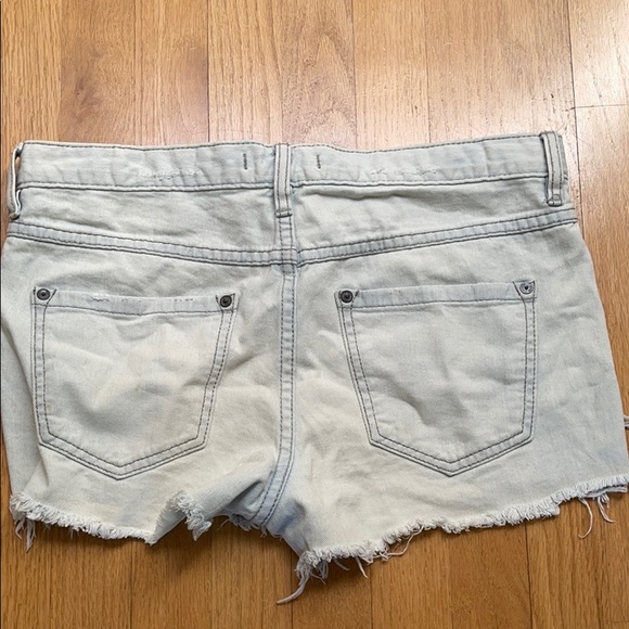 FREE PEOPLE Jean denim shorts. - Picture 2 of 3